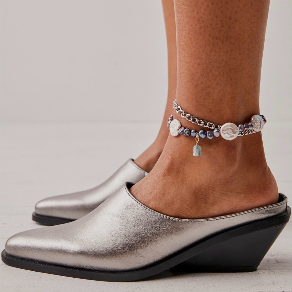 NWT Free People Tallulah Mules - 8 & 8.5